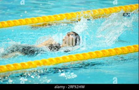 Bethany Firth aus Großbritannien im 100m-Backstroke-SB13 für Frauen am zweiten Tag der Para Swimming World Championships 2023 im Manchester Aquatics Centre, Manchester. Foto: Dienstag, 1. August 2023. Stockfoto