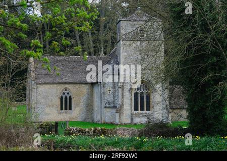 St. Michael & St. Martin's Kirche im Dorf Eastleach Martin in Gloucestershire, Großbritannien Stockfoto