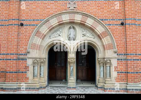 Eintritt zur Kirche Saint Marys in der Chapel Lane in Belfast Stockfoto