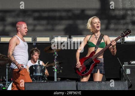 Brighton, Großbritannien. Samstag, 29. Juli 2023. Milkie Way und Sam Matlock von Wargasm unterstützen Royal Blood am Strand in Brighton Madeira Drive © Jason Stockfoto