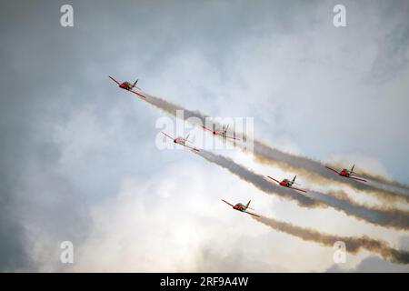 Die spanische Luftwaffe zeigt die Patrulla Águila auf der Royal International Air Tattoo 2023 Stockfoto