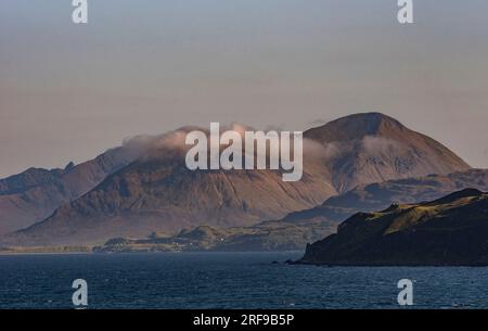 Portree, Isle of Skye, Schottland, Großbritannien. 5. Juni 2023 Blick auf die Hügel von Cuillin von Loch Coruisk, Isle of Skye, Schottland. Stockfoto