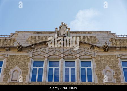 West Village: Notre Dame School ist eine fünfstöckige katholische Schule im gotischen Stil für Mädchen, die sich in der 327 West 13. Street befindet. Stockfoto