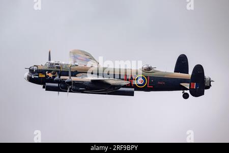 BBMF Lancaster Bomber während der Ausstellung auf der Royal International Air Tattoo 2023 Stockfoto