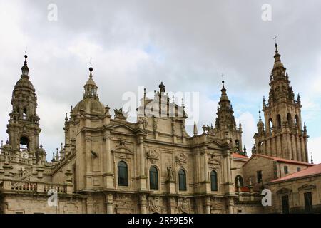 Die Fassade des Benediktinerklosters San Martiño Pinario ist heute ein Seminar Plaza de la Azabacheria Santiago de Compostela Galicien Spanien Stockfoto