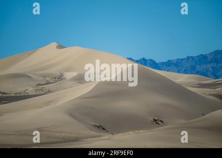 Malerischer Blick auf die Sanddünen der Hongoryn Els Sanddünen in der Wüste Gobi in der südlichen Mongolei. Stockfoto