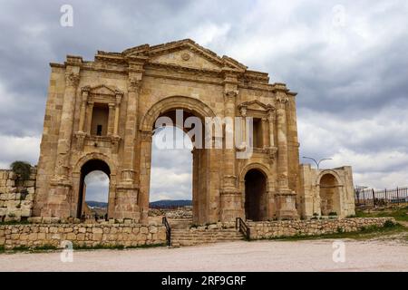 Jerash, Jordanien : Tourismus im Nahen Osten - Arch of Hadrian im historischen Jerash (römisch-griechische Stadt) Stockfoto