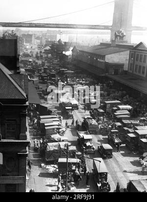New York, New York: ca. 1925 der Tag beginnt am Fulton Street Market in New York. Stockfoto