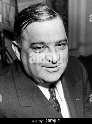 New York, New York: 5. November 1941 Bürgermeister Fiorello LaGuardia von New York, als er gerade für eine dritte Amtszeit als Bürgermeister gewählt wurde. Stockfoto