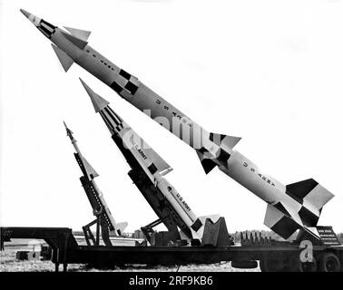 Vereinigte Staaten: c. 1970. Drei Generationen von Nike Air Defense-Raketen zeigen: L-R: Ajax (1953), Hercules (1958) und Zeus (1960). Die Herkules & Zeus hatten nukleare Sprengköpfe. Stockfoto