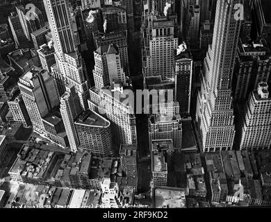 New York, New York: 22. September 1932. Ein Luftblick auf das Finanzviertel von New York City aus einer Höhe von etwa 1500 Metern. Stockfoto