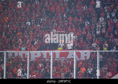 Buenos Aires, Argentinien. 01. Juli 2023. Fans von Internacional, während des Spiels zwischen River Plate und Internacional für die Runde 16 erste Etappe der Copa CONMEBOL Libertadores 2023, im Monumental de Nunez Stadium, in Buenos Aires, Argentinien am 01. Juli. Foto: Max Peixoto/DiaEsportivo/Alamy Live News Kredit: DiaEsportivo/Alamy Live News Stockfoto