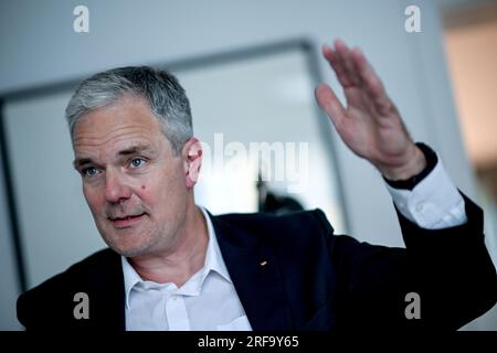 Berlin, Deutschland. 01. Aug. 2023. Burkard Dregger, Innenpolitiksprecher der CDU-Fraktion im Berliner Repräsentantenhaus, spricht in einem Interview mit der deutschen Presseagentur dpa. Kredit: Britta Pedersen/dpa/Alamy Live News Stockfoto