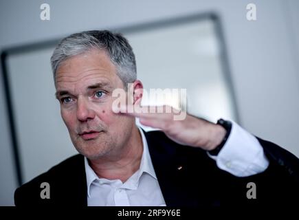 Berlin, Deutschland. 01. Aug. 2023. Burkard Dregger, Innenpolitiksprecher der CDU-Fraktion im Berliner Repräsentantenhaus, spricht in einem Interview mit der deutschen Presseagentur dpa. Kredit: Britta Pedersen/dpa/Alamy Live News Stockfoto