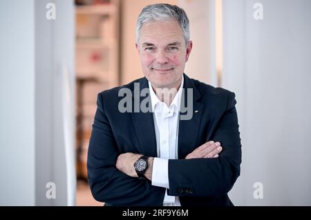 Berlin, Deutschland. 01. Aug. 2023. Burkard Dregger, Innenpolitiksprecher der CDU-Fraktion im Berliner Repräsentantenhaus, wurde am Rande eines Interviews mit der deutschen Presseagentur dpa aufgezeichnet. Kredit: Britta Pedersen/dpa/Alamy Live News Stockfoto