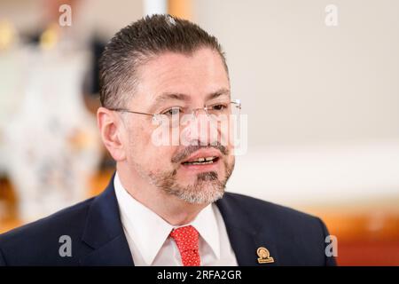 RIGA, LETTLAND. 20. Juli 2023 Der lettische Präsident Edgars Rinkevics trifft sich mit dem Präsidenten von Costa Rica, Rodrigo Chaves (auf Foto) Stockfoto