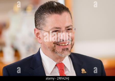 RIGA, LETTLAND. 20. Juli 2023 Der lettische Präsident Edgars Rinkevics trifft sich mit dem Präsidenten von Costa Rica, Rodrigo Chaves (auf Foto) Stockfoto