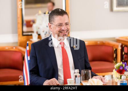 RIGA, LETTLAND. 20. Juli 2023 Der lettische Präsident Edgars Rinkevics trifft sich mit dem Präsidenten von Costa Rica, Rodrigo Chaves (auf Foto) Stockfoto