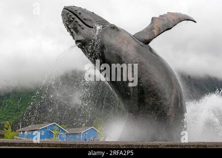 Tahku Buckelwal Skulptur und Brunnen in Juneau Stockfoto