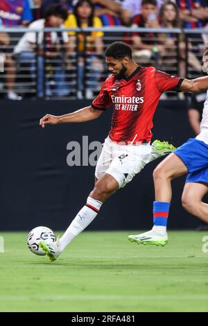 1. August 2023: Der AC Mailand Mittelfeldspieler Ruben Loftus-cheek (8) schießt in der ersten Hälfte der Fußball-Champions-Tour 2023 mit dem FC Barcelona gegen AC Mailand am 1. August 2023 im Allegiant Stadium in Las Vegas, NV, ins Tor. Christopher Trim/CSM. Stockfoto