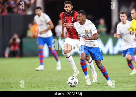 1. August 2023: FC Barcelona Forward Ansu Fati (10) kontrolliert den Ball während der zweiten Hälfte der Fußball-Champions-Tour 2023, bei der der FC Barcelona gegen AC Mailand am 1. August 2023 im Allegiant Stadium in Las Vegas, NV, gezeigt wird. Christopher Trim/CSM. Stockfoto