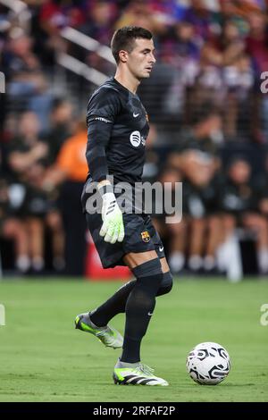 1. August 2023: Der FC Barcelona Torwart IÃ±aki PeÃ±(13) springt in der