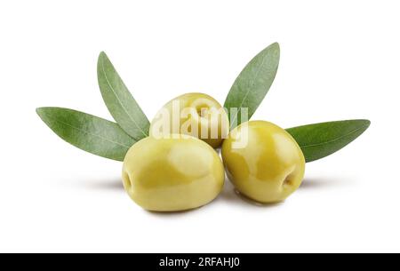 Oliven mit Blättern, Olea europaea Frucht, Oliven auf weißem Hintergrund. Oliven-Oliven-Oliven-Öl Stockfoto