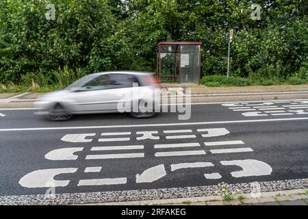 Bushaltestelle Schalloh, auf dem Land, Sauerland, in der Nähe von Soest-Bergede, Country Road L856, Buslinie 552, hat 2 Haltestellen pro Tag, Montag bis Freitag Stockfoto