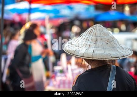 Unbekannte Frau auf dem Markt in Pakse, Laos. Stockfoto