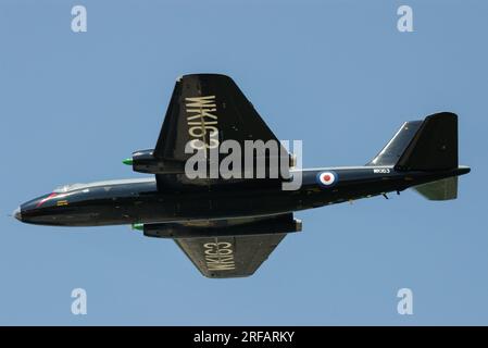 English Electric Canberra B2/6 Classic Jet plane WK163, G-BVWC, bei RAF Waddington, Großbritannien. 1957 erreichte sie den Weltrekord von 70.310 Metern Höhe Stockfoto