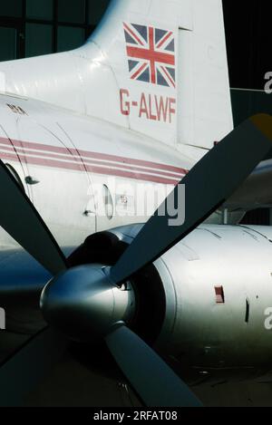 British European Airways plante Vickers/BAC Viscount 701 G-ALWF im Imperial war Museum Duxford, Großbritannien. Motor- und Heckdetails Stockfoto