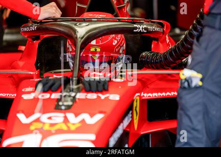 Spa, Belgien. 28. Juli 2023. SPA, BELGIEN - JULI 28: Charles Leclerc von Ferrari und Monaco während der Qualifikation vor dem Grand Prix von Belgien F1 auf dem Circuit de Spa-Francorchamps am 28. Juli 2023 in Spa, Belgien. (Foto: Michael Potts/BSR Agency) Guthaben: BSR Agency/Alamy Live News Stockfoto