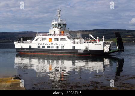 CalMac Ferry MV Lochinvar legt in Fishnish auf der Isle of Mull an, bevor es zurück nach Lochaline in Morven geht Stockfoto