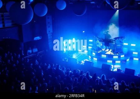 JAX Jones, echter Name Timucin K Lam, ist ein englischer DJ, Plattenproduzent, Songwriter und Remixer, der hier auf einem Konzert auftritt. Stockfoto