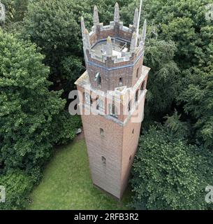 Luftaufnahme des faring Folly Tower in Oxfordshire Stockfoto