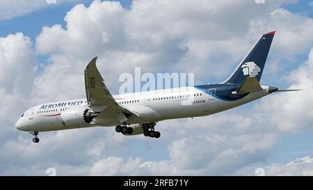 Aero Mexico Boeing 787-9 Dreamliner Landung am Londoner Flughafen Heathrow. London - 1. August 2023 Stockfoto