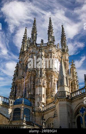 Außenansicht des Gewölbes des Quers der Kathedrale von Burgos, Spanien, reich verziert im gotischen Stil Stockfoto