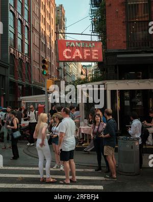 Fanelli Café Vintage-Schild in Soho, Manhattan, New York Stockfoto