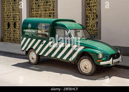 Kleiner Citroen-Kleinbus für Noilly Prat, Marseillan, Herault, Occitanie, Frankreich Stockfoto