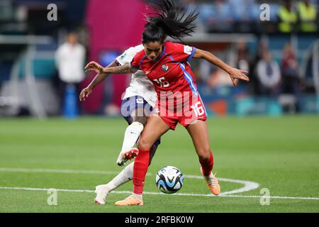 Sydney, Australien. 02. Aug. 2023. Rebeca Espinosa aus Panama und Vicki Becho aus Frankreich treten am 2. August 2023 beim FIFA Women's World Cup 2023 zwischen Panama Women und France Women im Allianz Stadium in Sydney, Australien, gegen den Ball an. Foto von Peter Dovgan. Nur redaktionelle Verwendung, Lizenz für kommerzielle Verwendung erforderlich. Keine Verwendung bei Wetten, Spielen oder Veröffentlichungen von Clubs/Ligen/Spielern. Kredit: UK Sports Pics Ltd/Alamy Live News Stockfoto