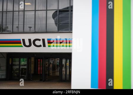 Glasgow, Großbritannien. 02. Aug. 2023. Abbildung zeigt die Regenbogenstreifen während der Vorbereitungen in Glasgow, Schottland, vor der UCI World Championships Cycling, Mittwoch, den 02. August 2023. UCI organisiert die Welten mit allen Disziplinen des Radfahrens, Straßenradfahren, Indoor-Radfahren, Mountainbike, BMX-Rennen, Straßen- und Hallenparkradfahren, in Glasgow vom 05. Bis 13. August. BELGA FOTO DAVID PINTENS Kredit: Belga News Agency/Alamy Live News Stockfoto