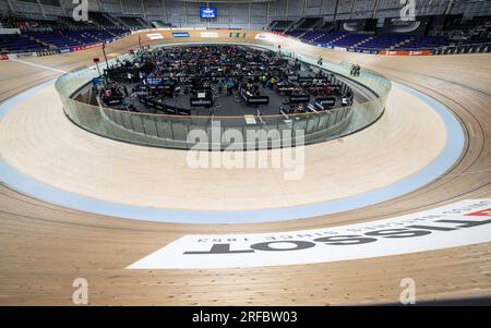 Glasgow, Großbritannien. 02. Aug. 2023. Abbildung zeigt das Sir Chris Hoy Velodrome in Glasgow, Schottland, vor der UCI World Championships Cycling, Mittwoch, den 02. August 2023. UCI organisiert die Welten mit allen Disziplinen des Radfahrens, Straßenradfahren, Indoor-Radfahren, Mountainbike, BMX-Rennen, Straßen- und Hallenparkradfahren, in Glasgow vom 05. Bis 13. August. BELGA FOTO DAVID PINTENS Kredit: Belga News Agency/Alamy Live News Stockfoto