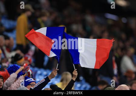 2. August 2023; Sydney Football Stadium, Sydney, NSW, Australien: FIFA Womens World Cup Gruppe F Fußball, Panama gegen Frankreich; französische Fans schwenken ihre Nationalflagge Stockfoto