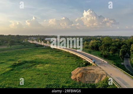 Khagrachhari, Bangladesch - 24. Juli 2023: Bangladesch-Indien-Freundschaftsbrücke, die Ramgarh-Saboom-Landhafen verbindet, der von der indischen Regierung in gebaut wurde Stockfoto