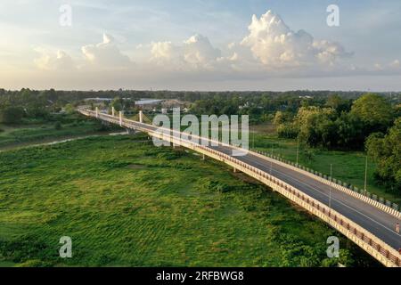 Khagrachhari, Bangladesch - 24. Juli 2023: Bangladesch-Indien-Freundschaftsbrücke, die Ramgarh-Saboom-Landhafen verbindet, der von der indischen Regierung in gebaut wurde Stockfoto