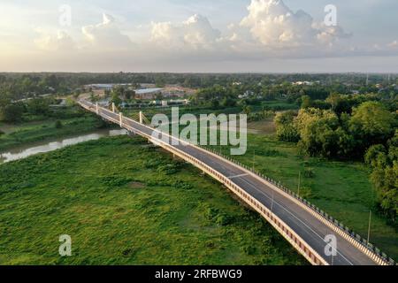 Khagrachhari, Bangladesch - 24. Juli 2023: Bangladesch-Indien-Freundschaftsbrücke, die Ramgarh-Saboom-Landhafen verbindet, der von der indischen Regierung in gebaut wurde Stockfoto