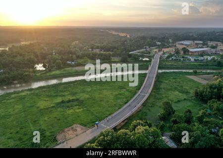 Khagrachhari, Bangladesch - 24. Juli 2023: Bangladesch-Indien-Freundschaftsbrücke, die Ramgarh-Saboom-Landhafen verbindet, der von der indischen Regierung in gebaut wurde Stockfoto