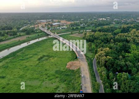 Khagrachhari, Bangladesch - 24. Juli 2023: Bangladesch-Indien-Freundschaftsbrücke, die Ramgarh-Saboom-Landhafen verbindet, der von der indischen Regierung in gebaut wurde Stockfoto