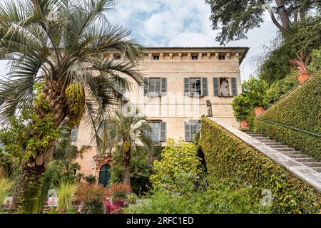 Borromeo-Palast mit botanischem Garten auf der Isola Madre am Lago Maggiore, Provinz Stresa, Piemont, Italien Stockfoto