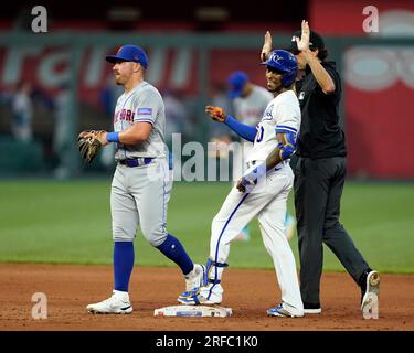 01. AUGUST 2023: Kansas City Royals Second Baseman Samad Taylor (0) feiert ein Double im Kauffman Stadium Kansas City, Missouri. Jon Robichaud/CSM. Stockfoto